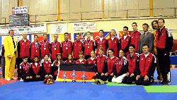  als Arzt der Deutschen Taekwondo-Nationalmannschaft (2003, Athen)